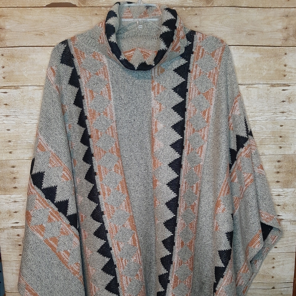 Young Threads Geometric Sweater Ponch, O/S